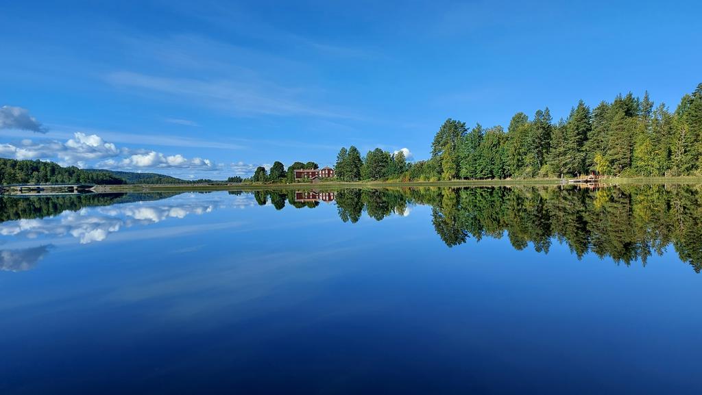 Utsikt över älven Voxnan från bad & grillplats belägen några 100 m från tomten. 