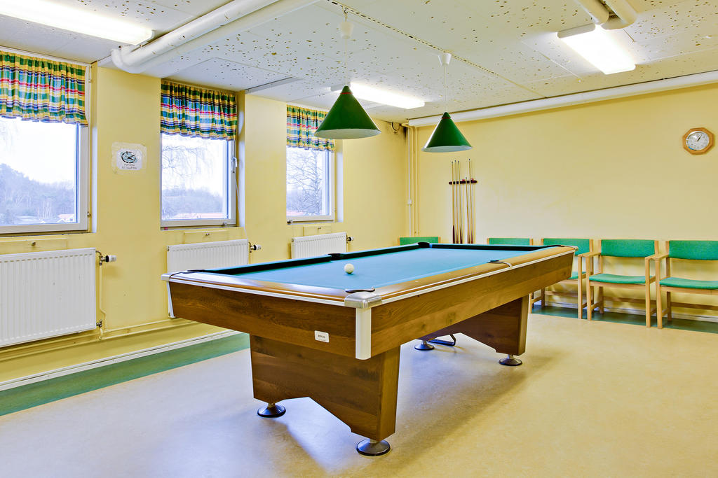 Förutom biljardrummet, finns även pingisrum, bastu och relaxavdelning.