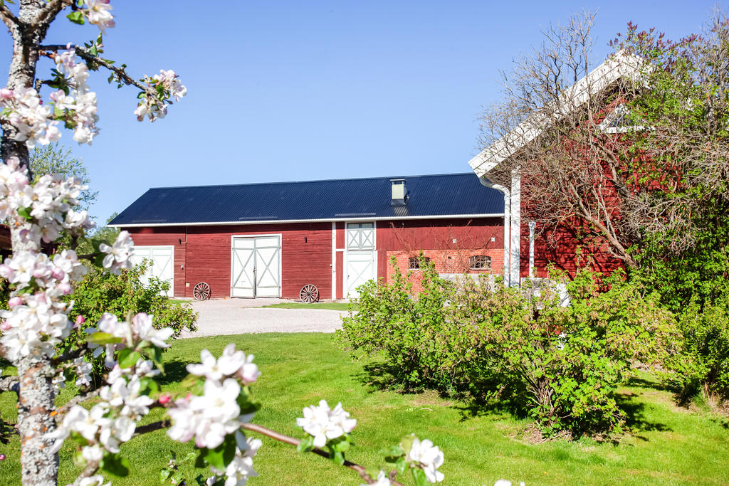 Uthuset rramar in tomten fint