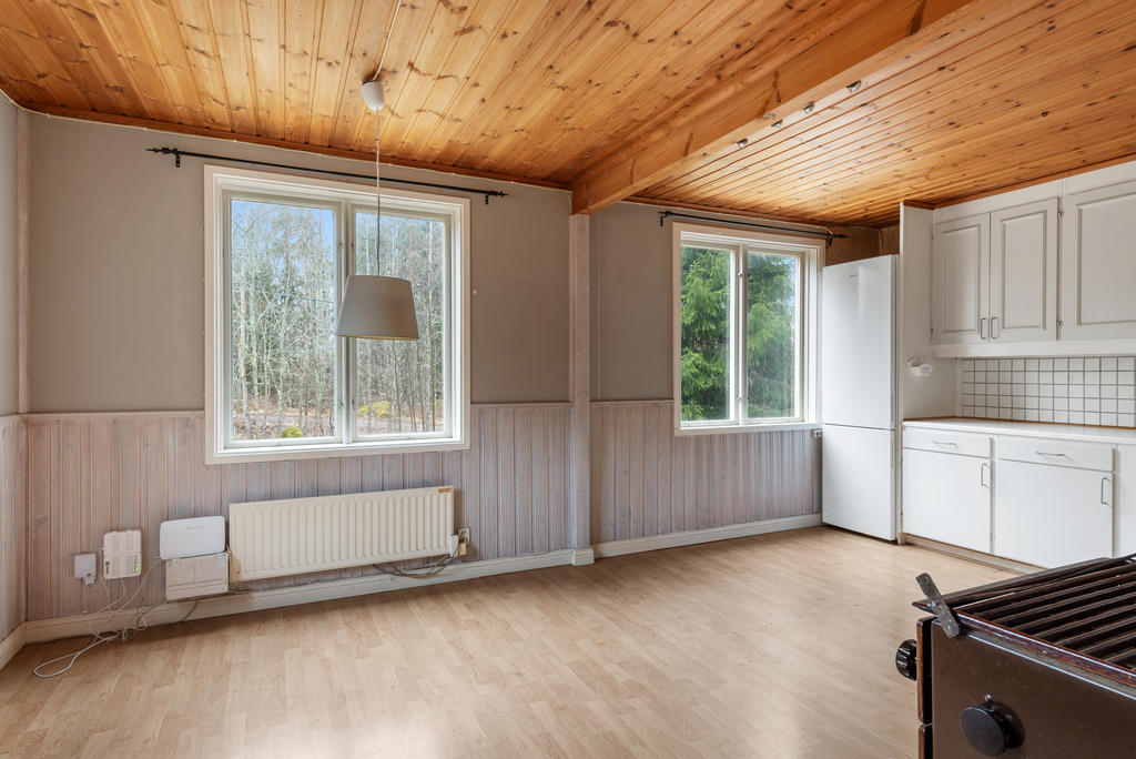Tilltagande kök med plats för stort matbord och varför inte en köksö?