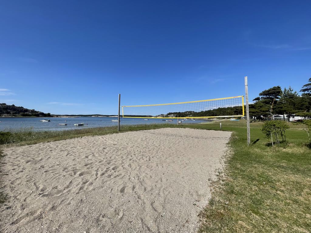 Miljöbild och aktiviteter för stora och små vi Kyrkvikens Camping Resö.