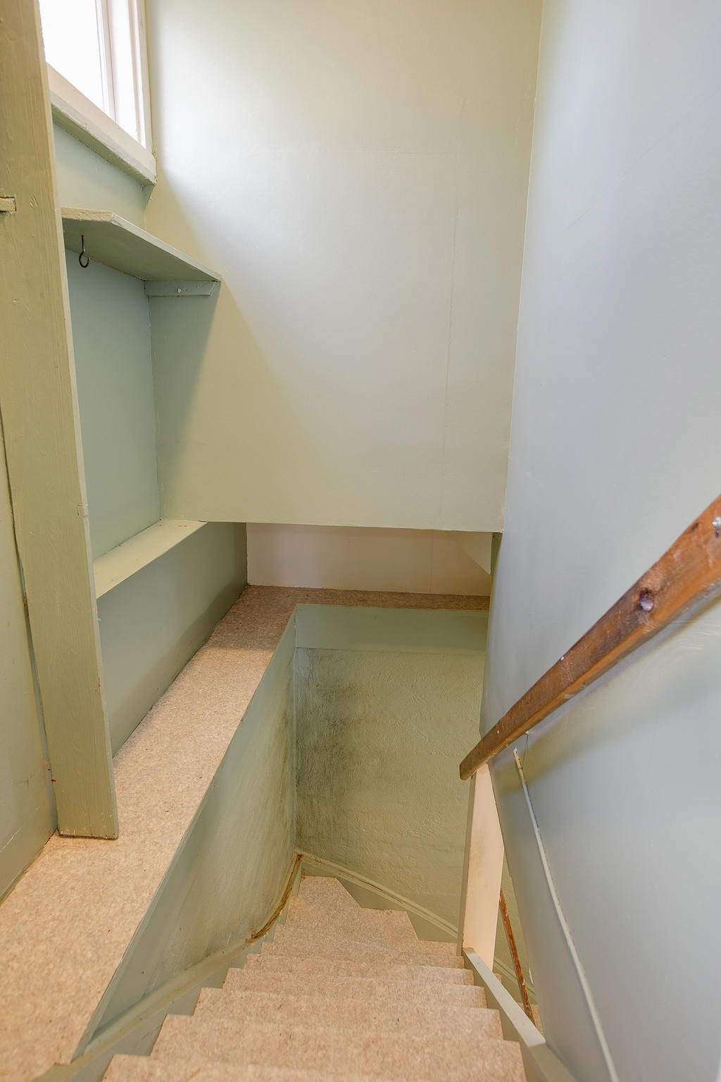 Trappa ner till källaren