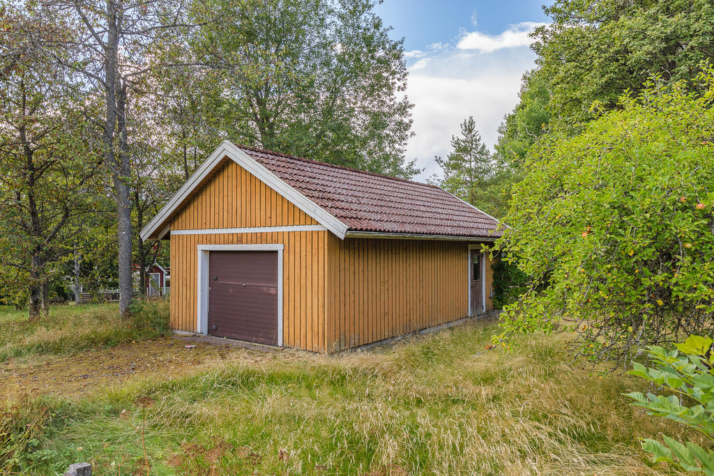 Garage med förråd