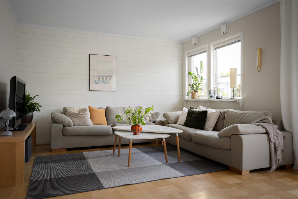 Vardagsrummet nås från hallen