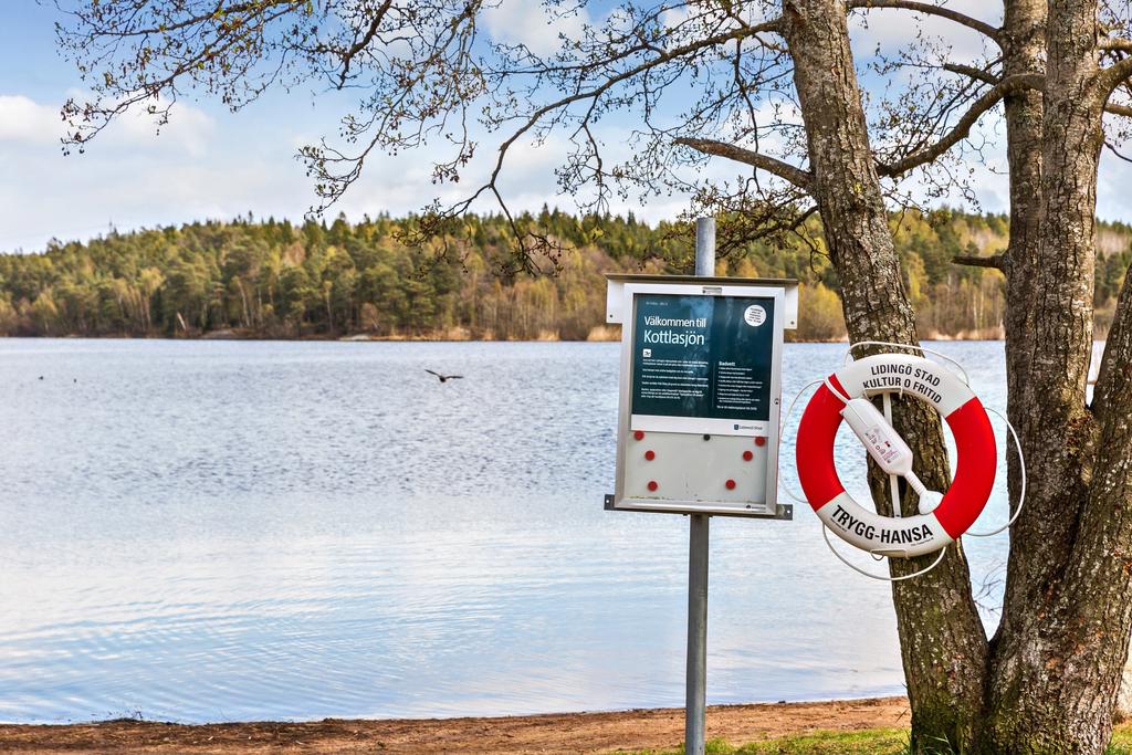 Kottlasjön med badstrand på Lidingö