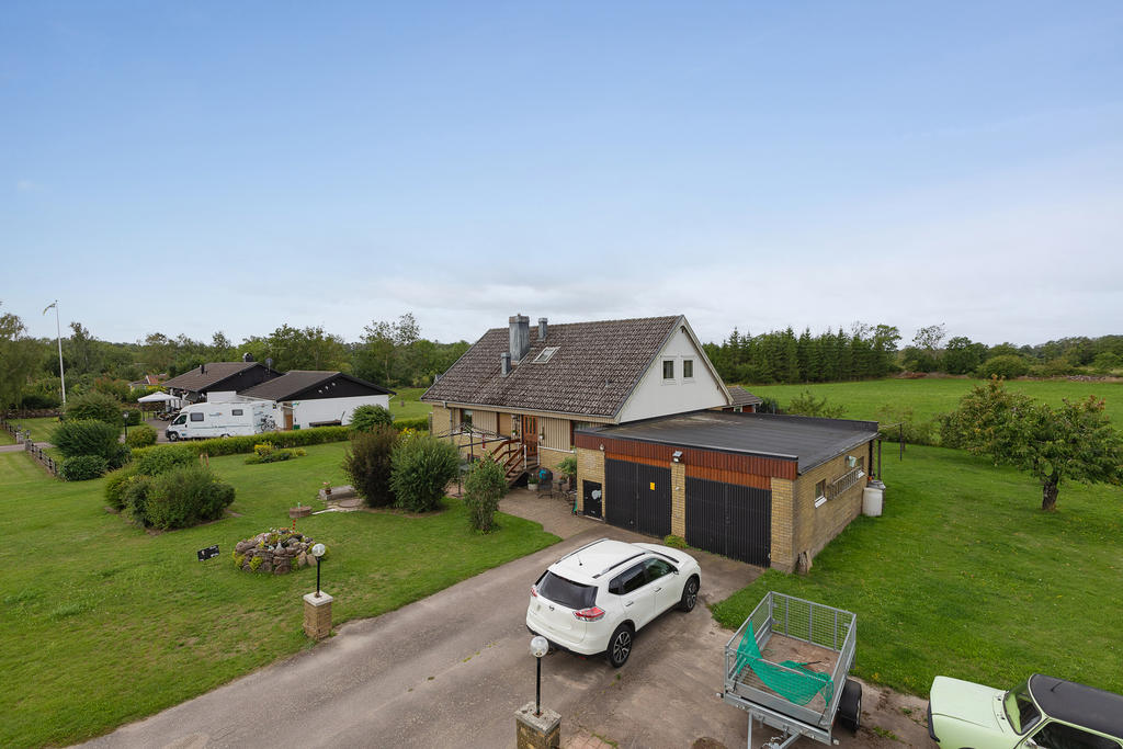 Dubbelgarage med verkstad 