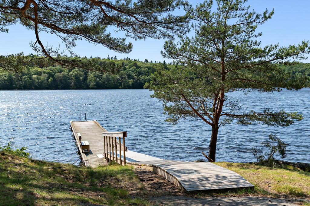 Flera badplatser finns i området, både vid Kåsjön och vid Stora Hålsjön!