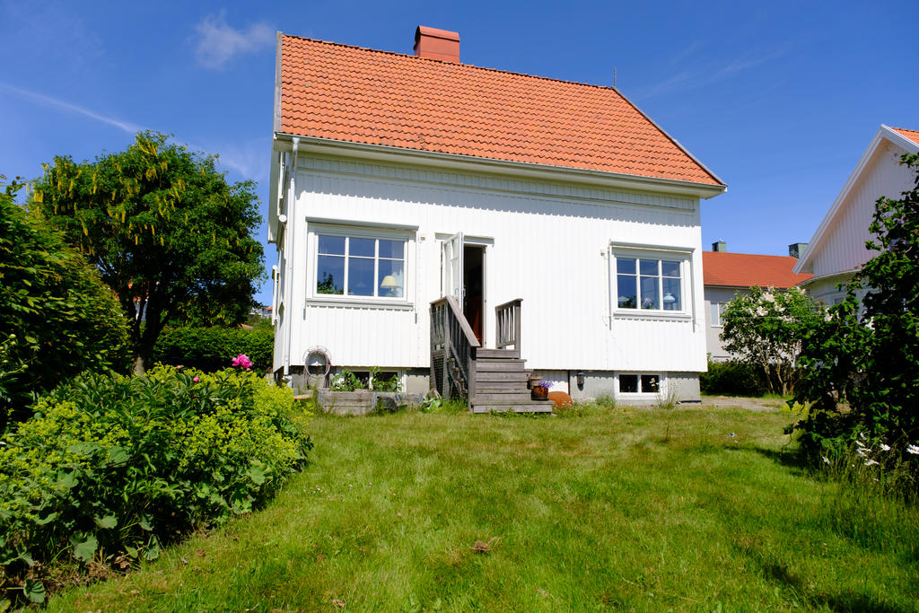 Villagatan 11 om sommaren.