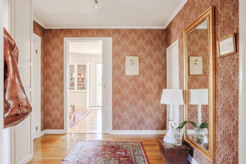 Rymlig, välkomnande entréhall