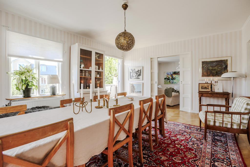 Matsal med utgång till balkongen