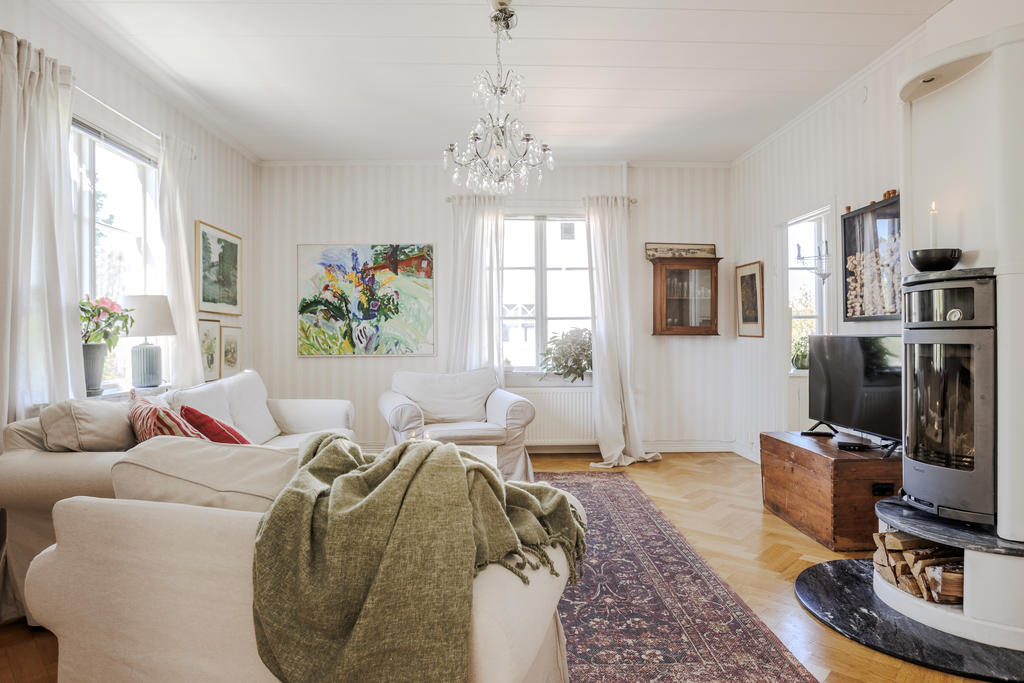 Vardagsrum med kamin