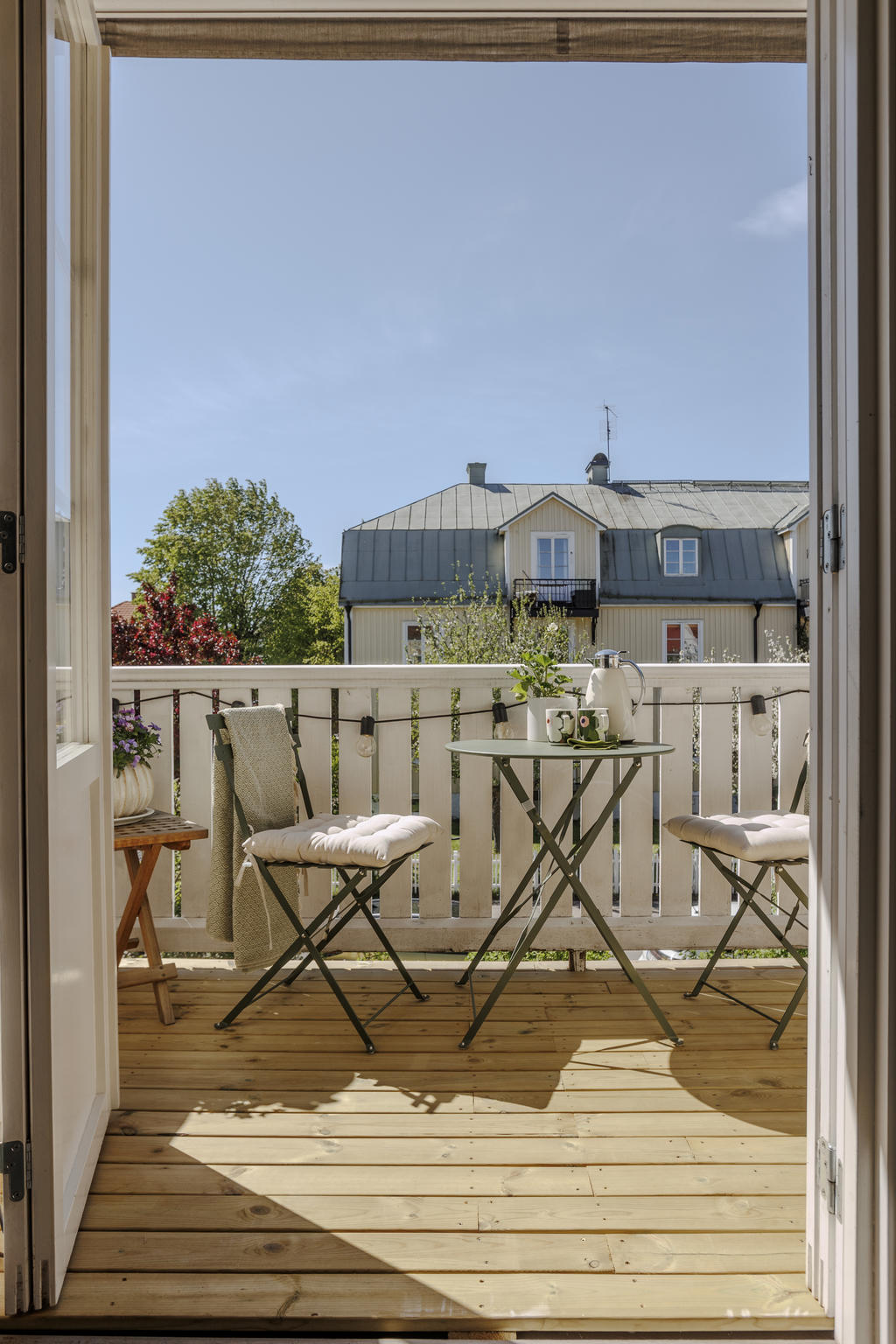 Dubbeldörrar ut till den härliga balkongen