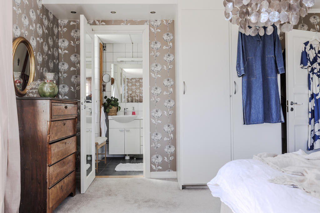 Sovrum 1 med eget badrum