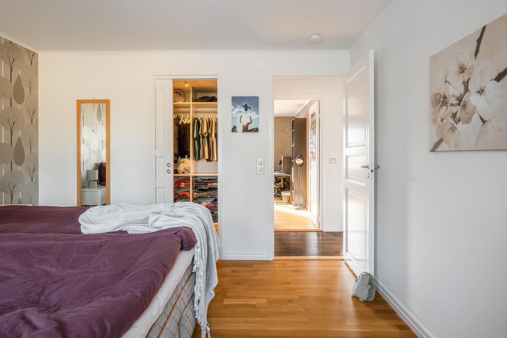 med walk in closet