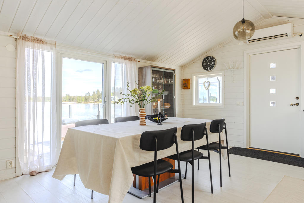 Köket har gott om plats för större matgrupp