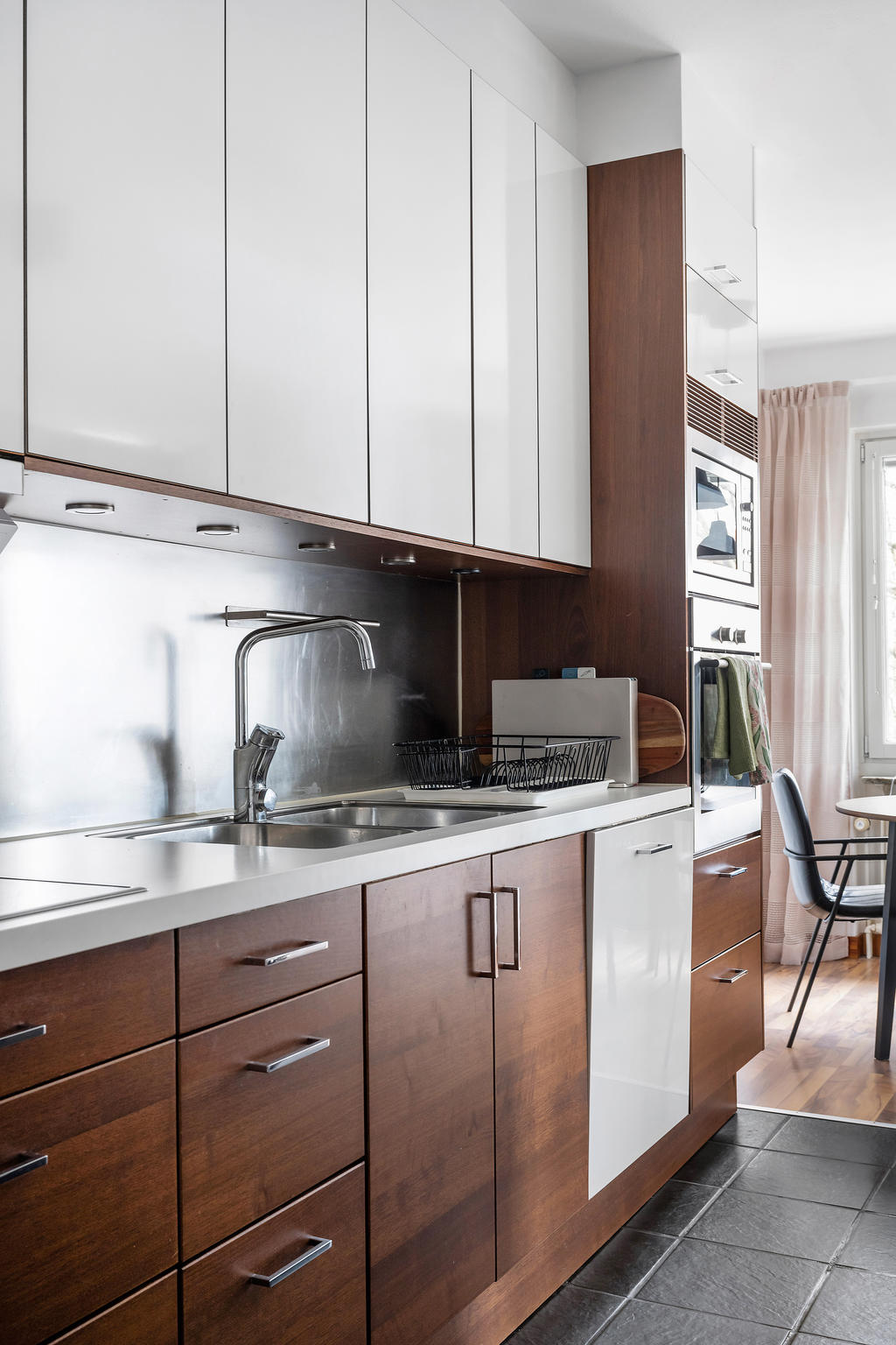 Kök med diskmaskin installerad