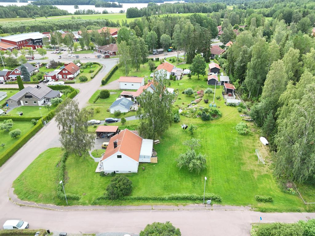 Underbart läge på hörntomt i Ornäs.