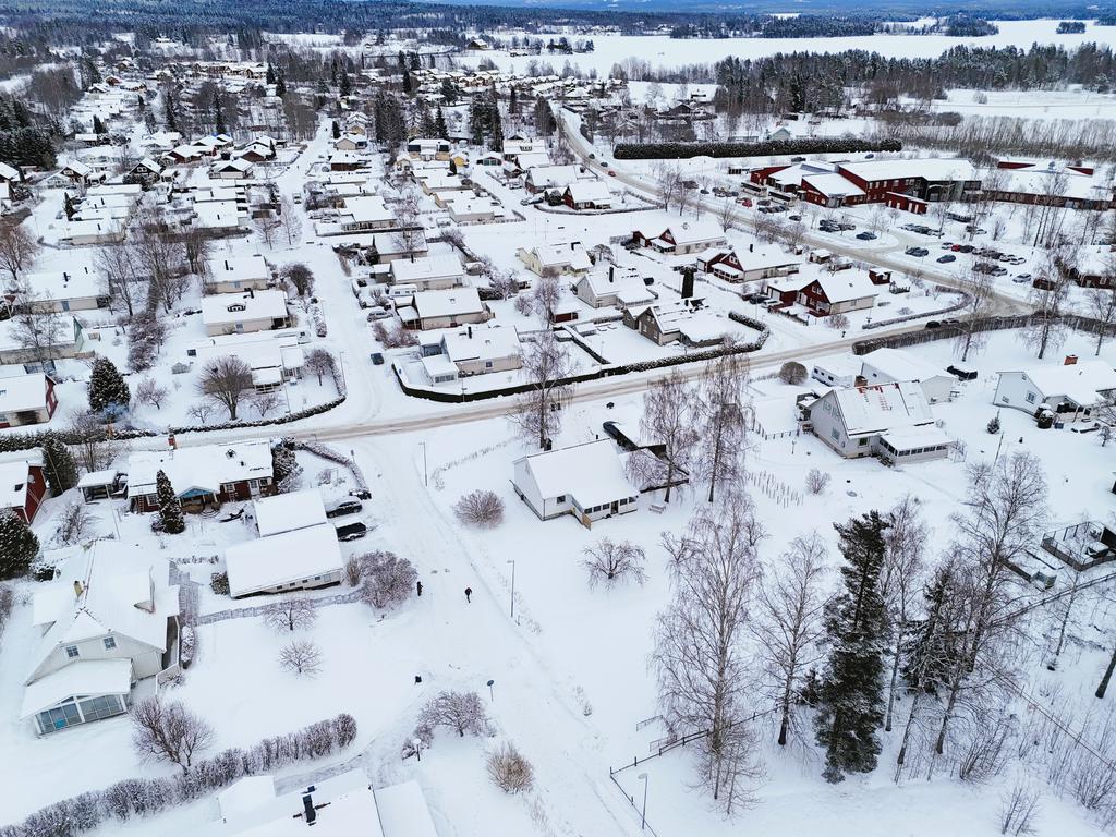 Här bor du ett stenkast från Ornäs skola och ner till Runn är det endast några minuters promenad.