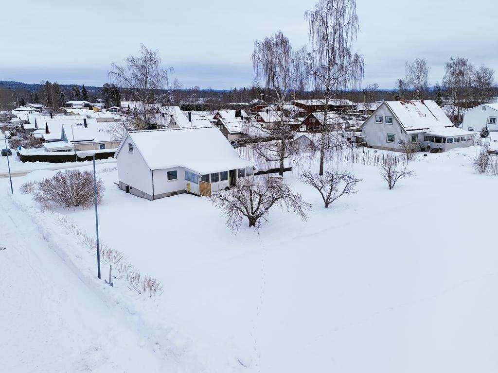 Attraktivt läge och stor hörntomt i Ornäs.