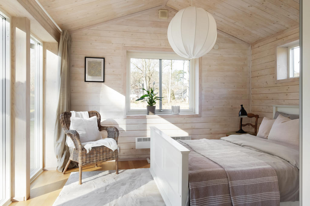 Master bedroom, sovrum 1.
