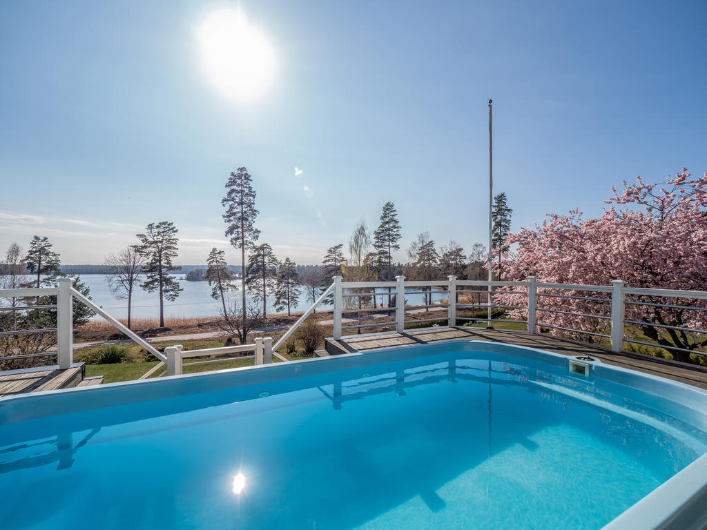 Pool med utsikt
