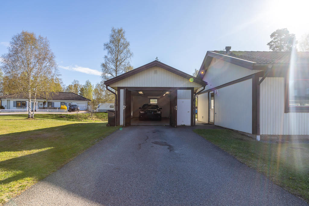 Uppfart, garagebyggnad