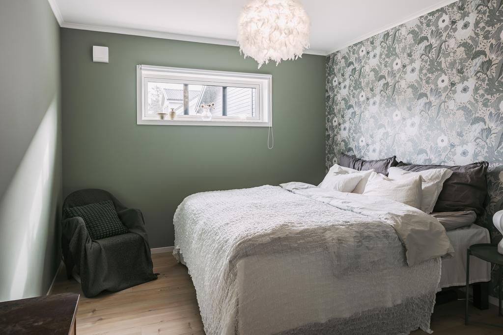 Sovrum med egen walk-in-closet