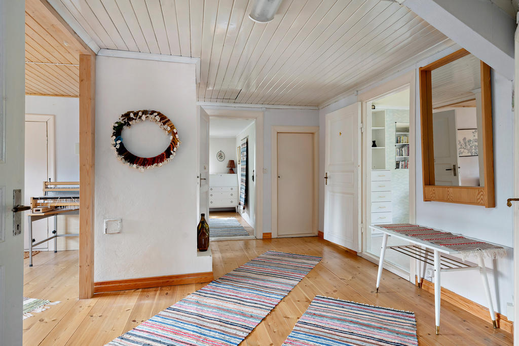 Stor möblerbar hall på andra våning
