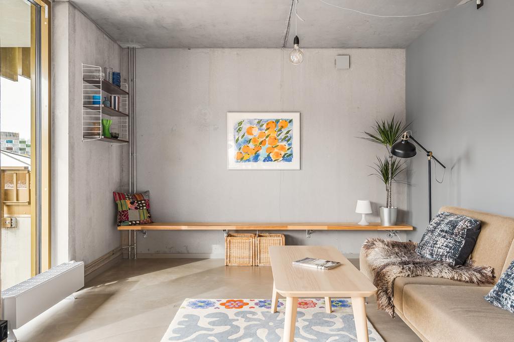 Fast sittbänk i vardagsrummet