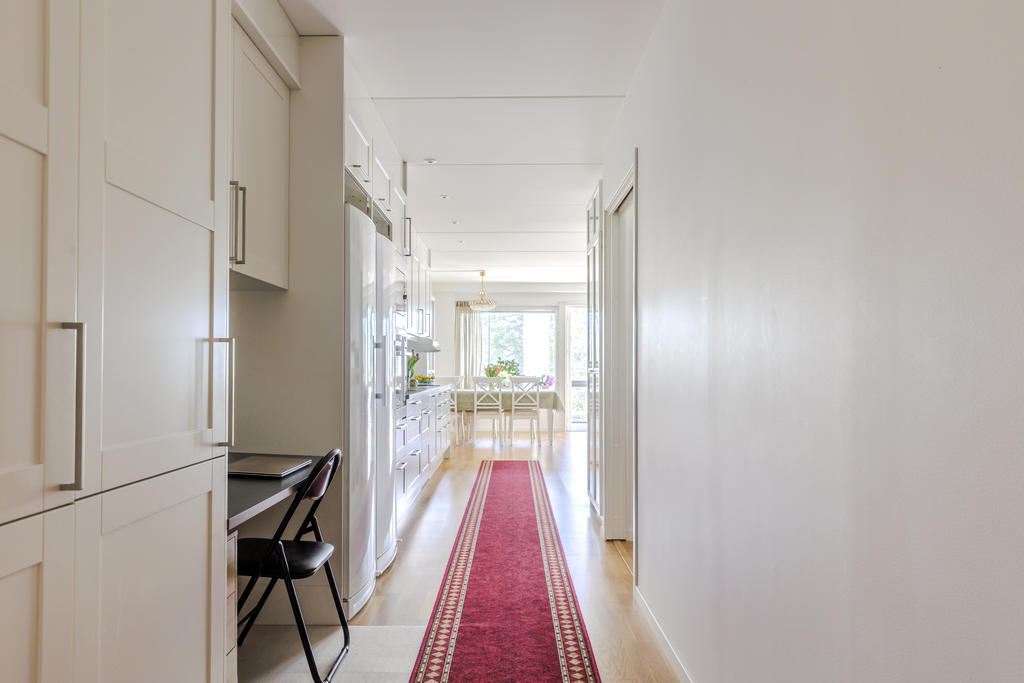 Hall med bra förvaring samt plats för skrivbord