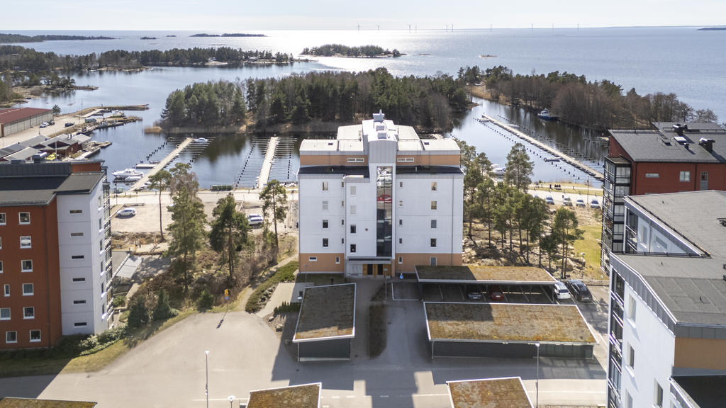 Välkomna till Hamnvägen 8