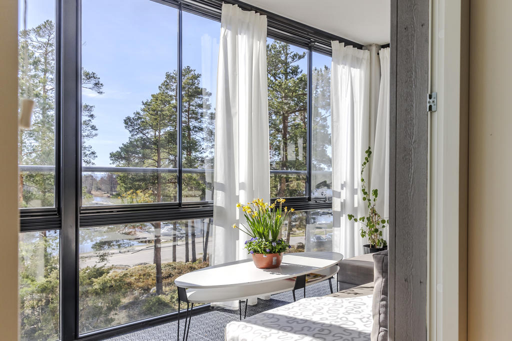 Underbar, inglasad balkong med bästa läget