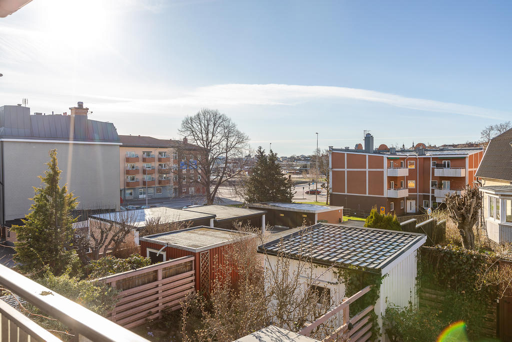 Vy ner mot hamnen