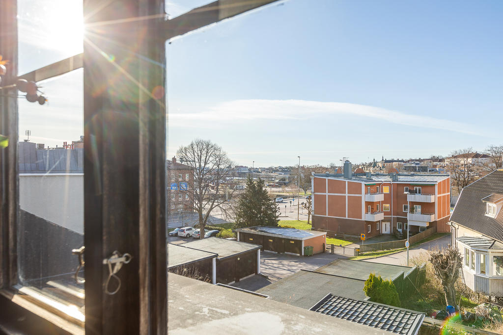 Vy ner mot hamnen