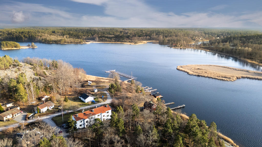 Nära bad-och båtplats