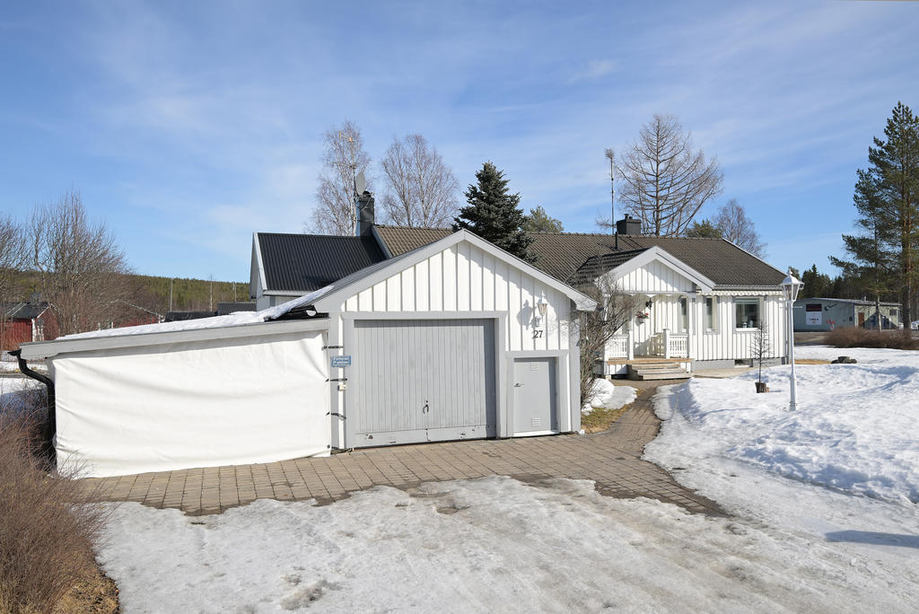 Garage samt carport