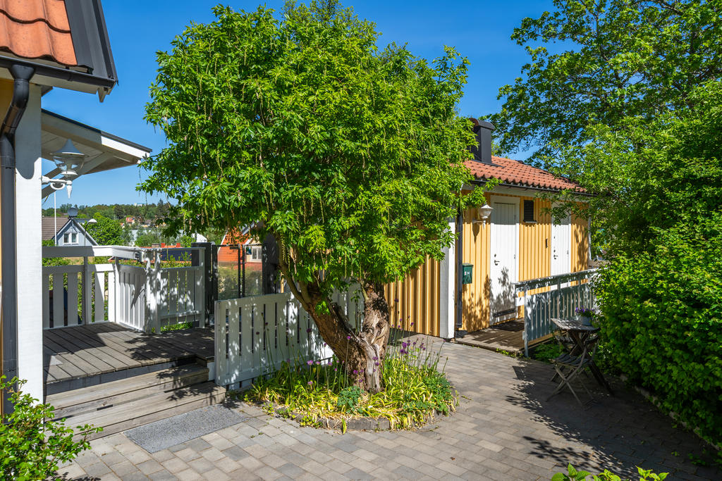 Gästrum och förråd ovanför garaget