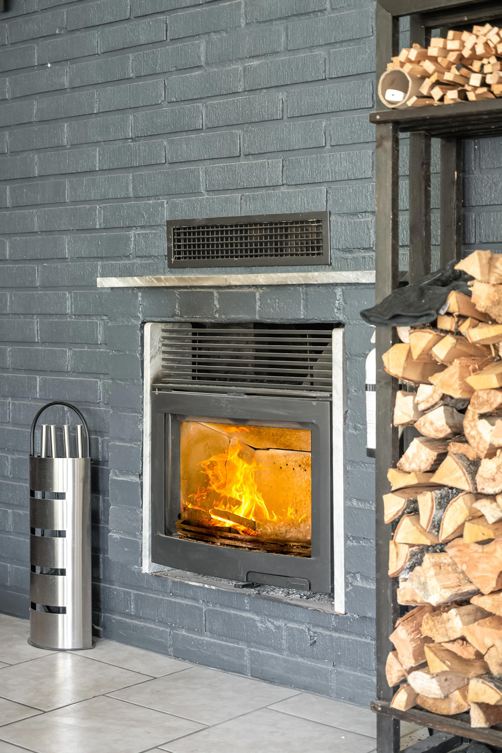 Kamin i allrum på nedervåning
