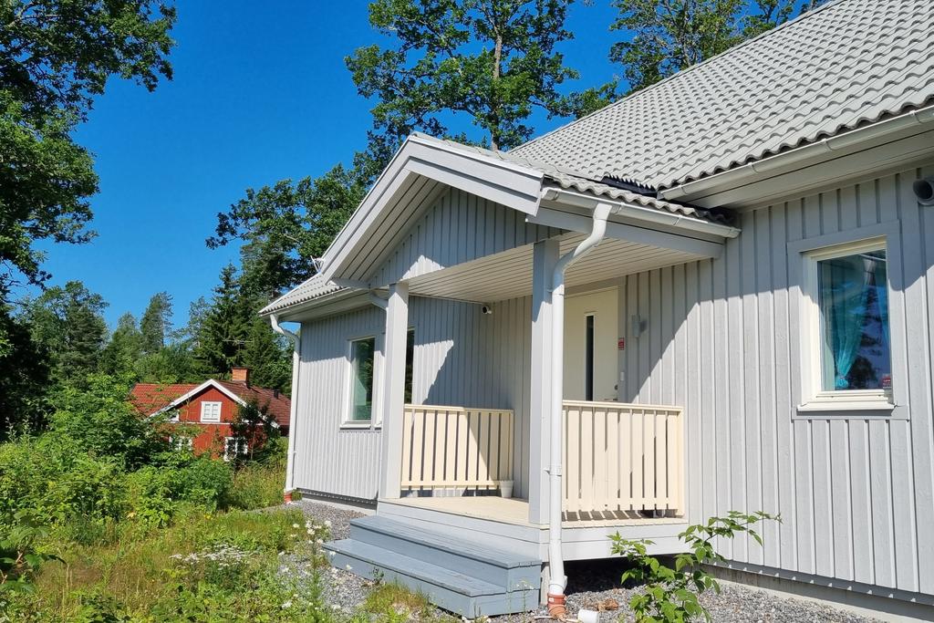 Entrén i soligt läge