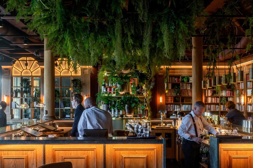 Reception och bar på Villa Foresta med gångavstånd från Kostervägen 