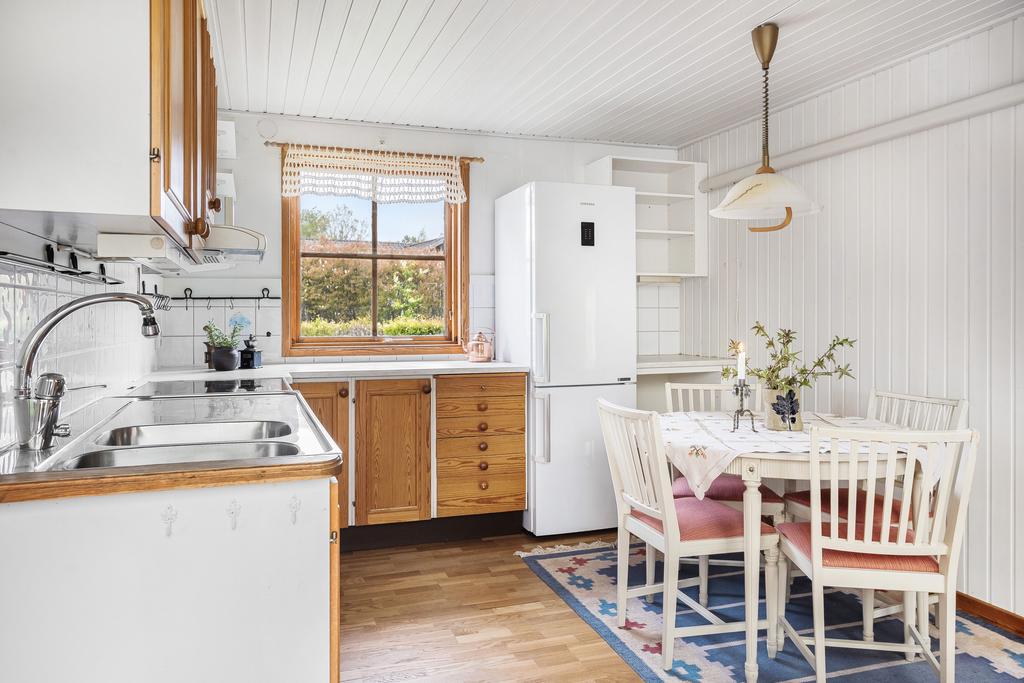 Här finns plats för ett matbord där familj och vänner kan samlas. 