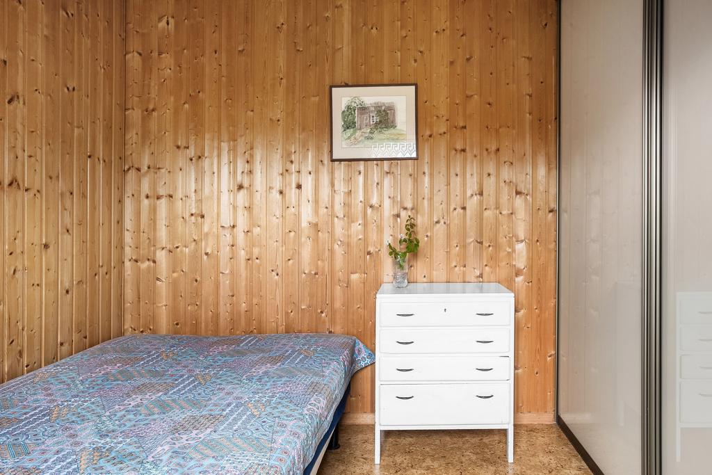 Sovrum 2 med en bra gardrobslösning 