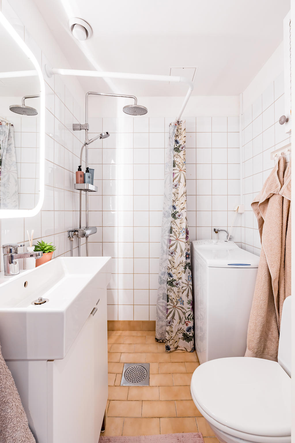 I badrummet finns egen tvättmaskin