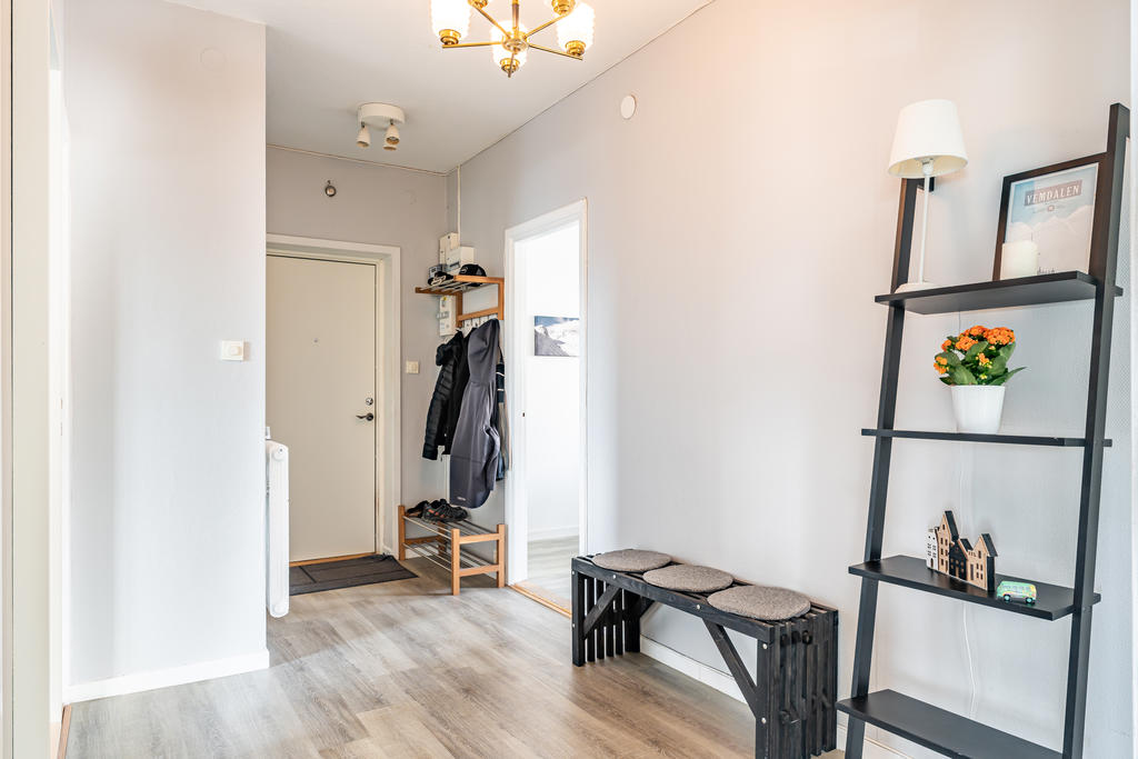 Entré och hall med gott om plats