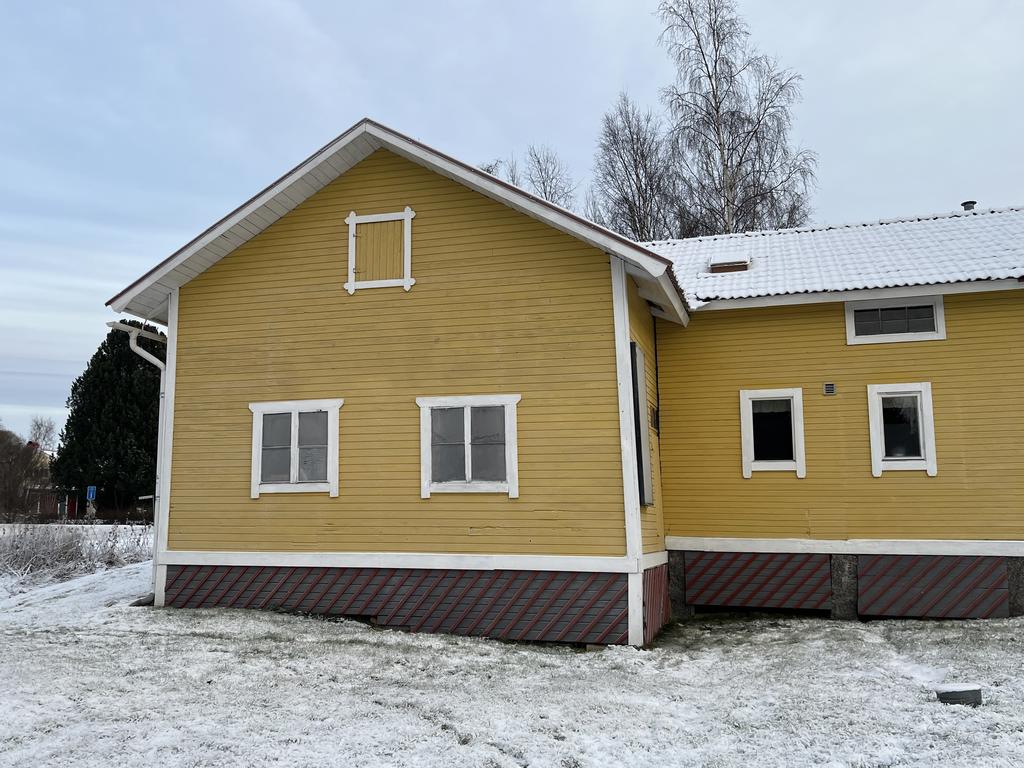 Del av lada som är ihopbyggd med bostadshuset. 