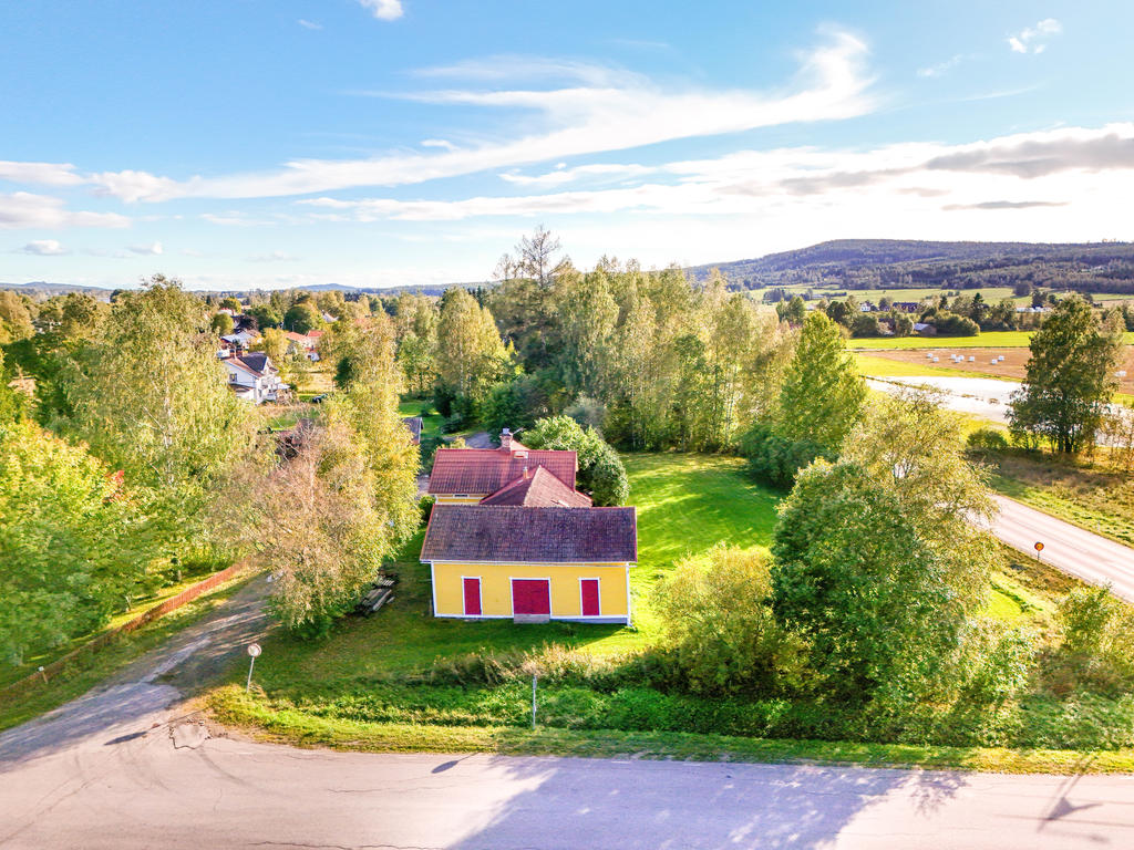 Del av ekonomibyggnaden som är ihopbyggd med huset.