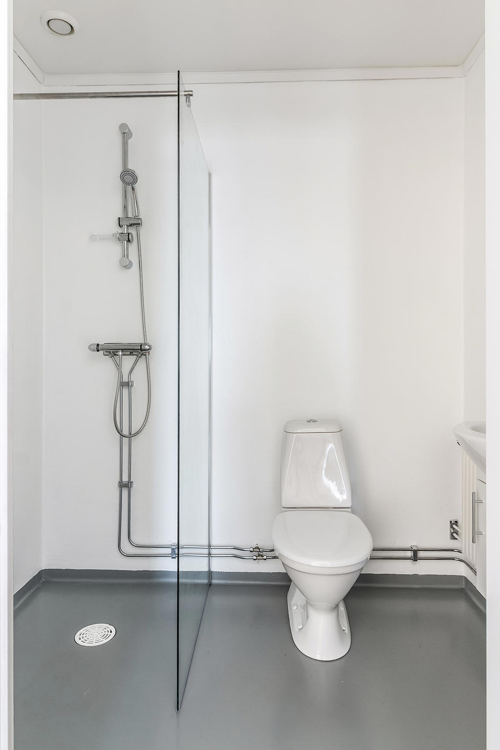 Dusch med glasvägg