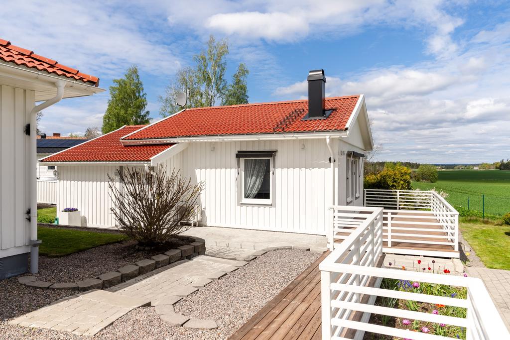 Uteplats till gästhuset