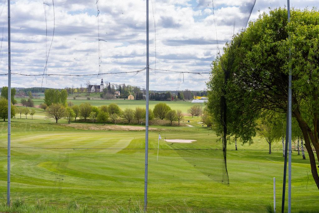Med vyer över golfbanan