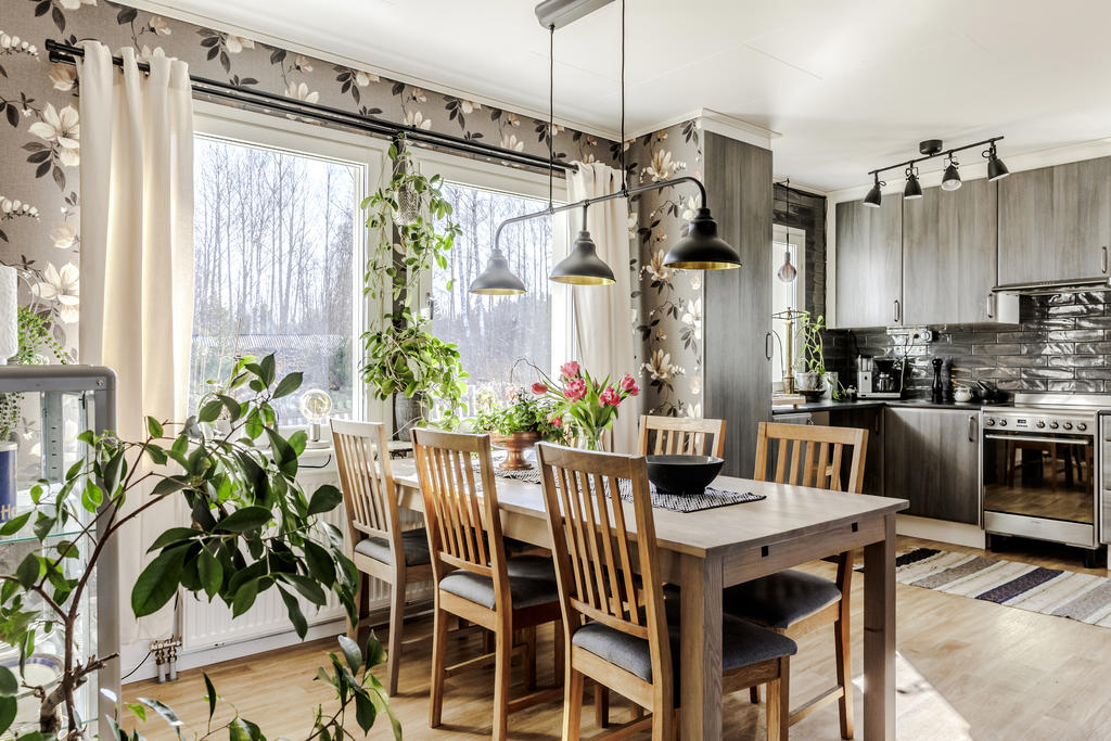 Kök och matplats i öppen  planlösning
